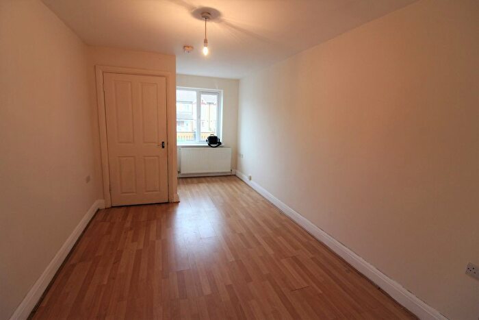 2 Bedroom Flat To Rent In London Road, Grays, RM20