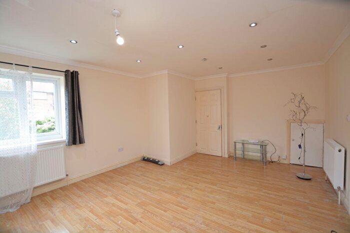 3 Bedroom Semi-Detached House To Rent In Spinney, Slough, SL1