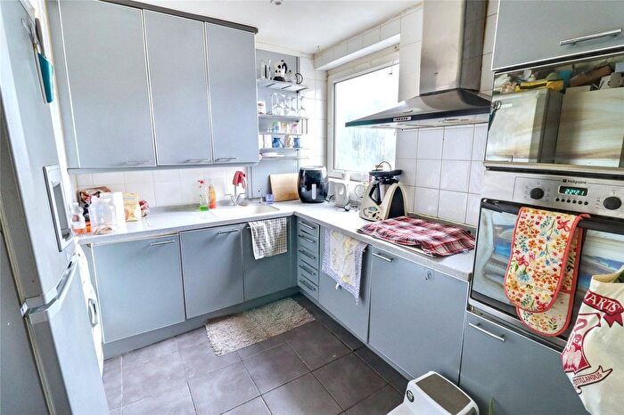 1 Bedroom Flat For Sale In Oxford Gardens, Whetstone, London, N20