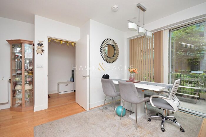 3 Bedroom Property To Rent In Billinghurst Way, Greenwich, London., SE10