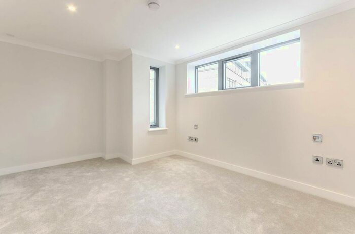 1 Bedroom Flat To Rent In Brentford High Street, Brentford, TW8
