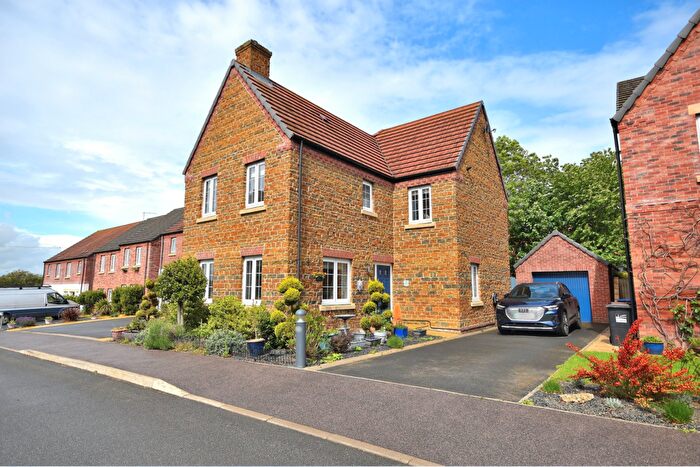 4 Bedroom Detached House For Sale In Nightingale Drive, Moulton, Northampton, NN3