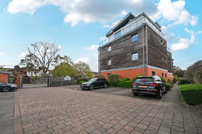 2 Bedroom Flat To Rent In Meadow Road, Henley-On-Thames, RG9