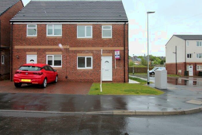 3 Bedroom Semi-Detached House To Rent In Eaglesfield Drive, Bradford, BD6