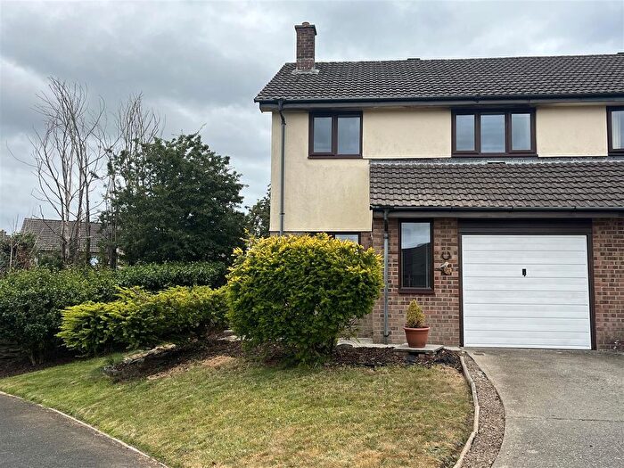 3 Bedroom Semi-Detached House To Rent In Manor View, Par, PL24