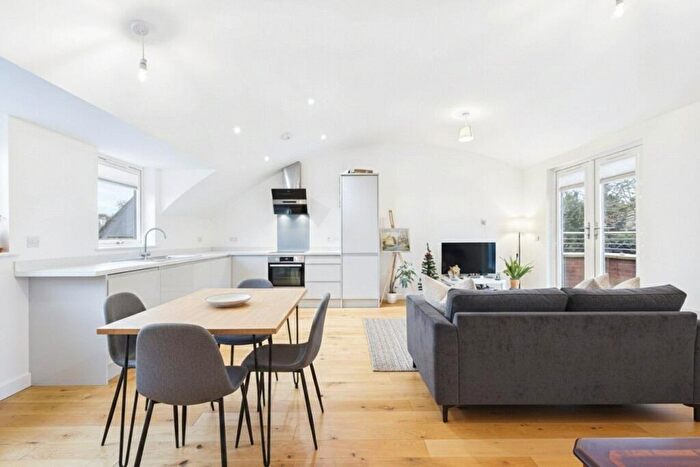 1 Bedroom Flat To Rent In Sussex Lodge, Courtlands, Maidenhead, SL6