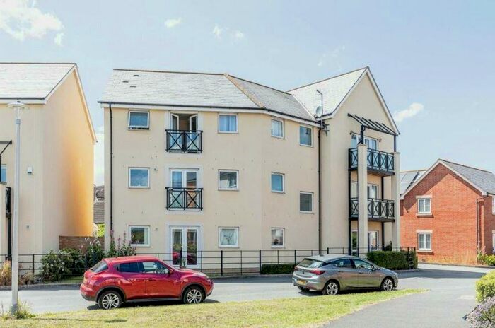 2 Bedroom Apartment To Rent In Wagtail Crescent, Portishead, BS20