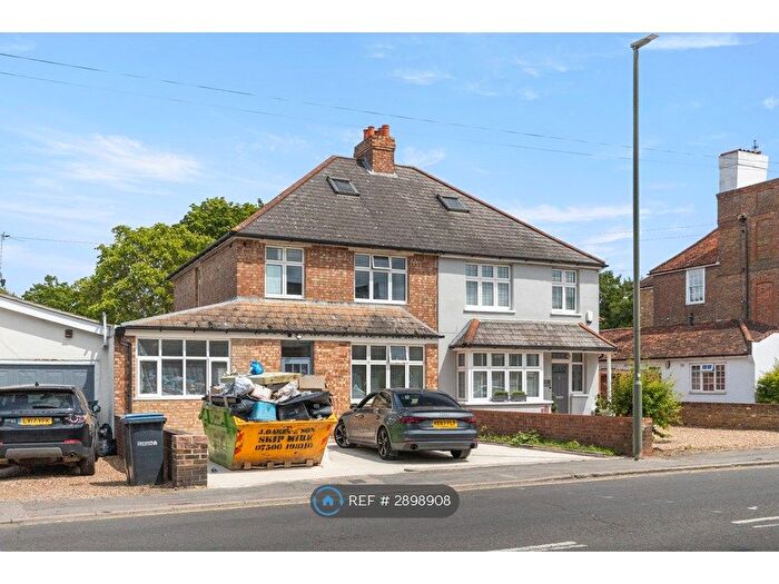 Studio To Rent In Bridge Road, Chertsey, KT16
