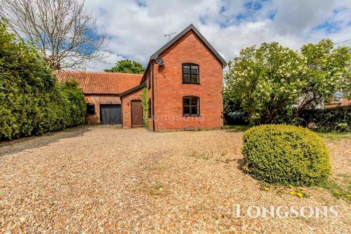 3 Bedroom Link Detached House For Sale In Main Road, Little Fransham, NR19