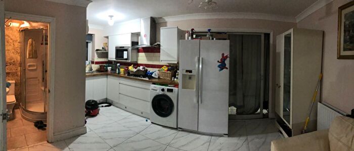 1 Bedroom Flat To Rent In Willow Tree Lane, Hayes, UB4