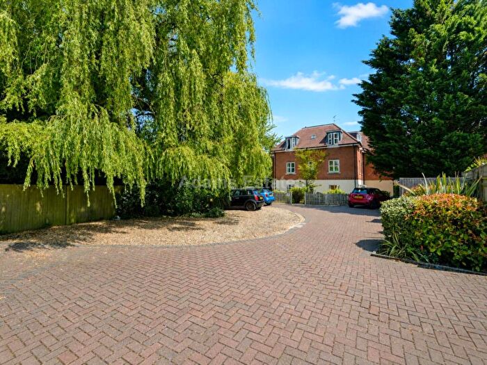 2 Bedroom Flat To Rent In Wessex Gate, Reading, RG2