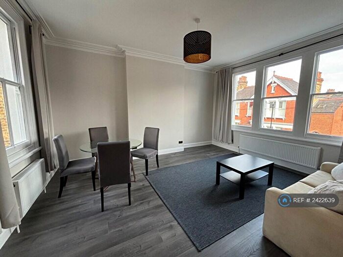 3 Bedroom Flat To Rent In Warmington Road, London, SE24