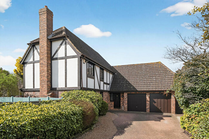 4 Bedroom Detached House For Sale In Toynbec Close, Chislehurst, Kent, BR7