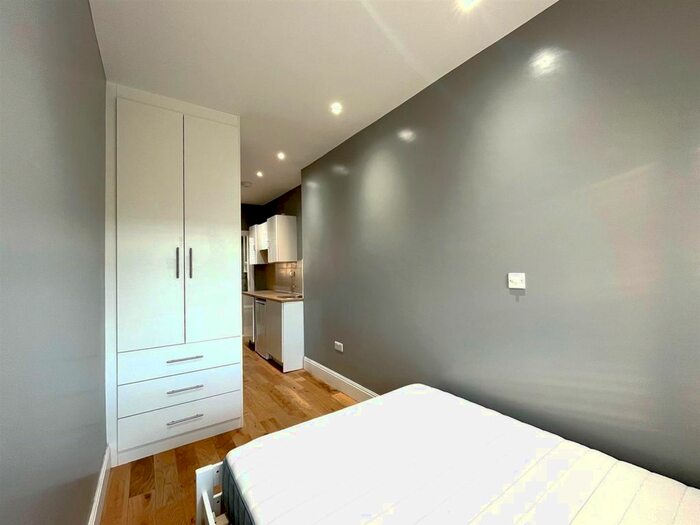 Studio To Rent In Gordon Avenue, East Sheen, SW14