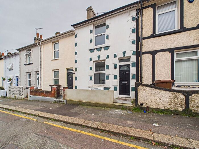 3 Bedroom Terraced House To Rent In Saxton Street, Gillingham, ME7