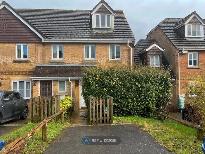3 Bedroom Semi-Detached House To Rent In Weycombe Road, Haslemere, GU27