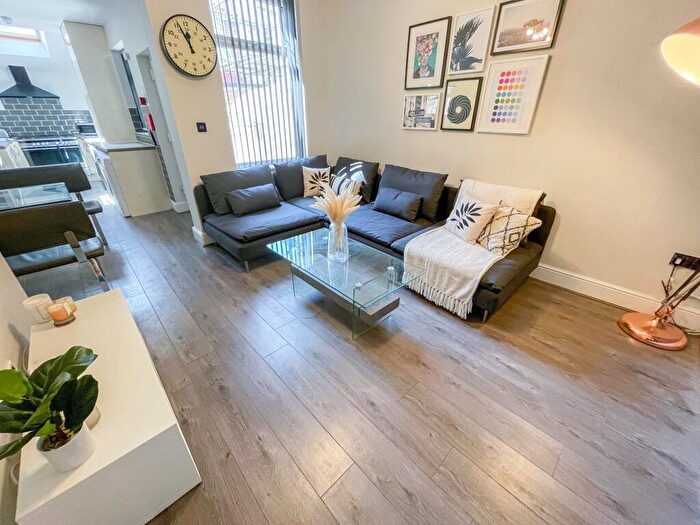 6 Bedroom Terraced House For Sale In Ridley Road, L6