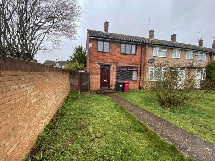 2 Bedroom Property To Rent In Perryman Way, Slough, SL2