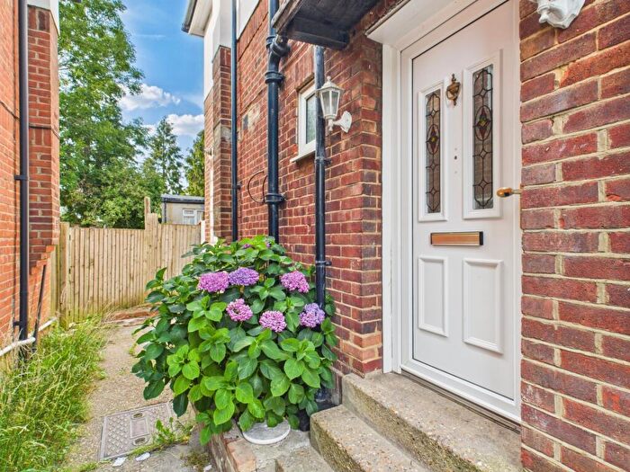 4 Bedroom Semi-Detached House For Sale In Pursley Road, London, NW7
