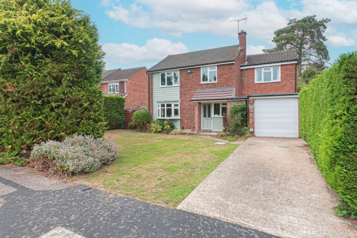 4 Bedroom Detached House To Rent In Oaklands Drive, Wokingham, RG41