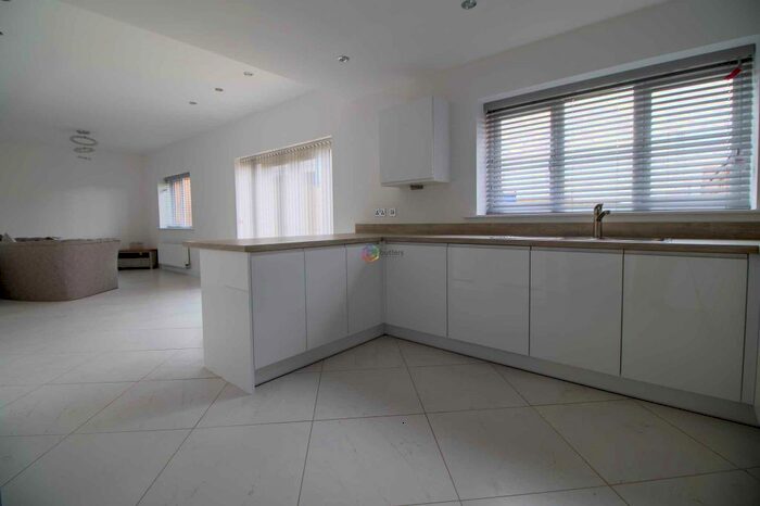 5 Bedroom Detached House To Rent In Winders Way, Treeton, Rotherham S60