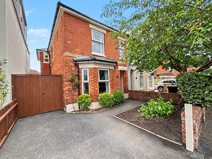 3 Bedroom Semi Detached House For Sale In Christchurch, BH23