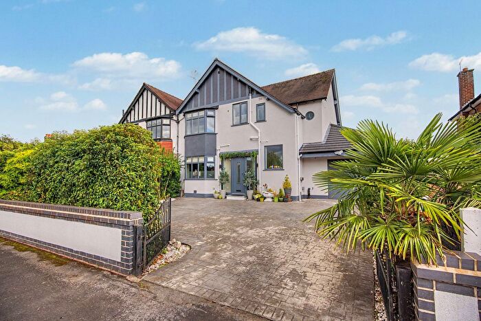 4 Bedroom Semi-Detached House For Sale In Knutsford Road, Grappenhall, WA4