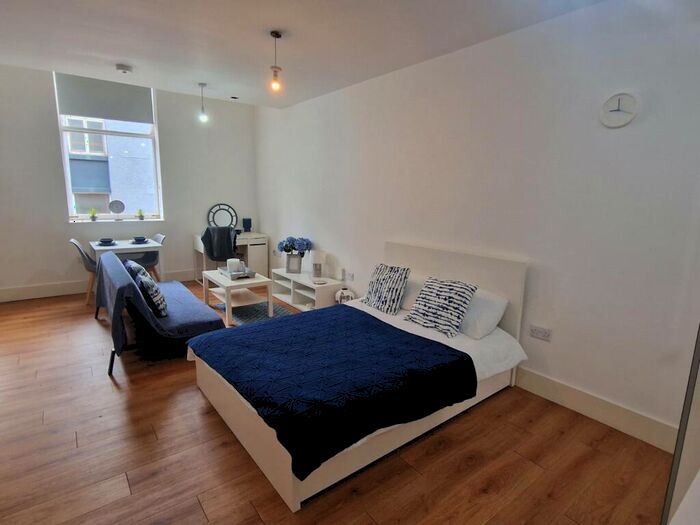 Flat To Rent In Town Hall, Bexley Square, Salford, Manchester, M3