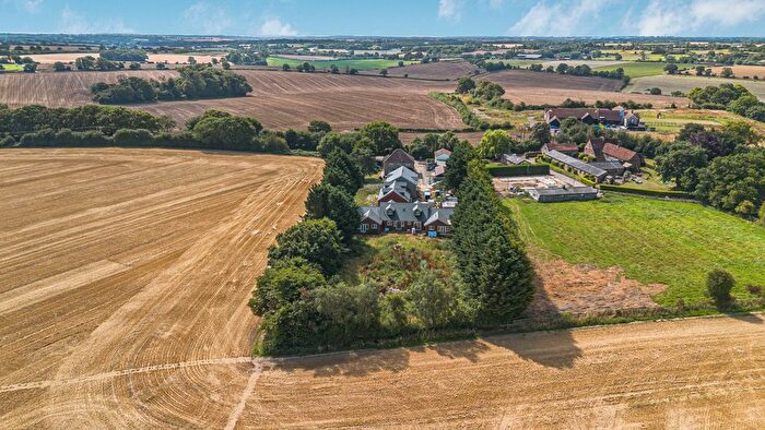4 Bedroom End Terrace House For Sale In Paddock Close, Windmill Road, Pepperstock, Luton, LU1