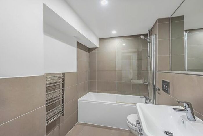 2 Bedroom Flat To Rent In High Street, Bracknell, RG12