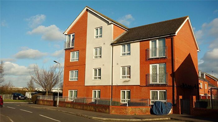 2 Bedroom Flat To Rent In Longwood Avenue, Langley, Slough, Berkshire, SL3