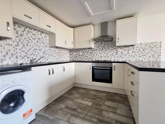 2 Bedroom Flat To Rent In Beecroft Road, Cannock, WS11