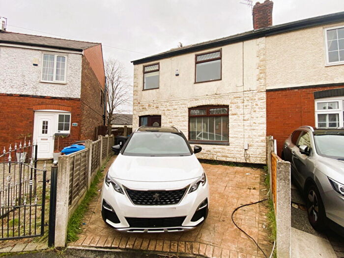 3 Bedroom Semi Detached House For Sale In Richmond Avenue, Chadderton, OL9