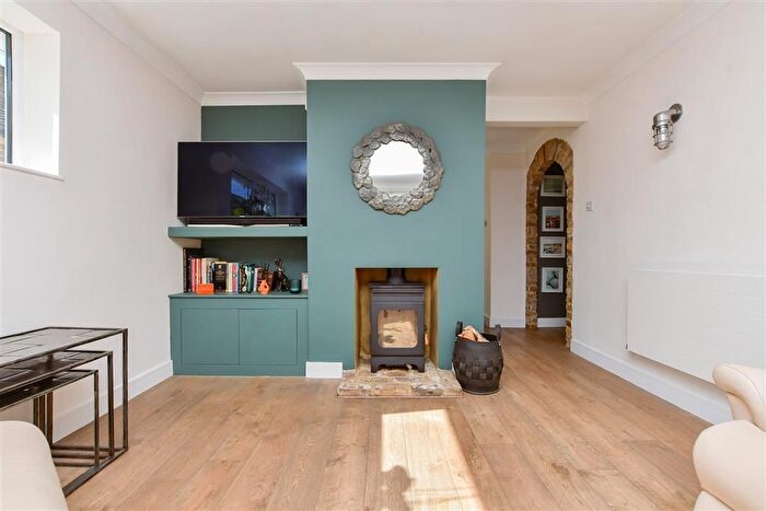 2 Bedroom Detached Bungalow For Sale In Linden Avenue, Broadstairs, Kent, CT10