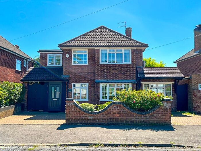 4 Bedroom Detached House For Sale In Cherry Orchard Gardens, West Molesey, KT8