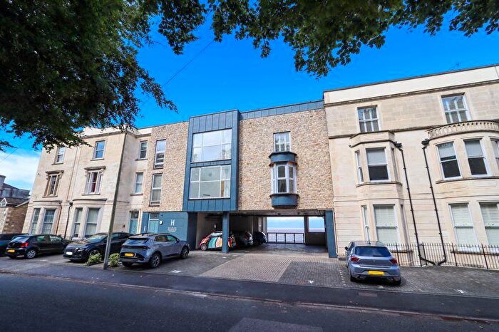 2 Bedroom Flat For Sale In Wellington Terrace, Clevedon, BS21