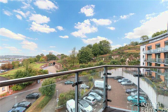 2 Bedroom Flat To Rent In Barrier Road, The Eye, ME4