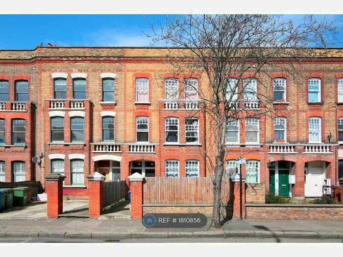 5 Bedroom Flat To Rent In Southampton Way, London, SE5