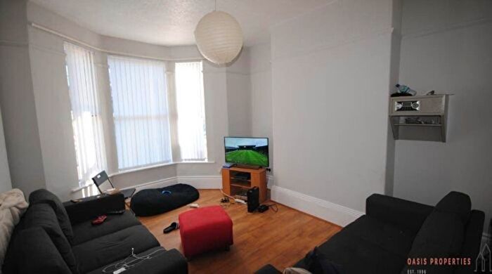 6 Bedroom Semi-Detached House To Rent In Delph Mount, Leeds, LS6