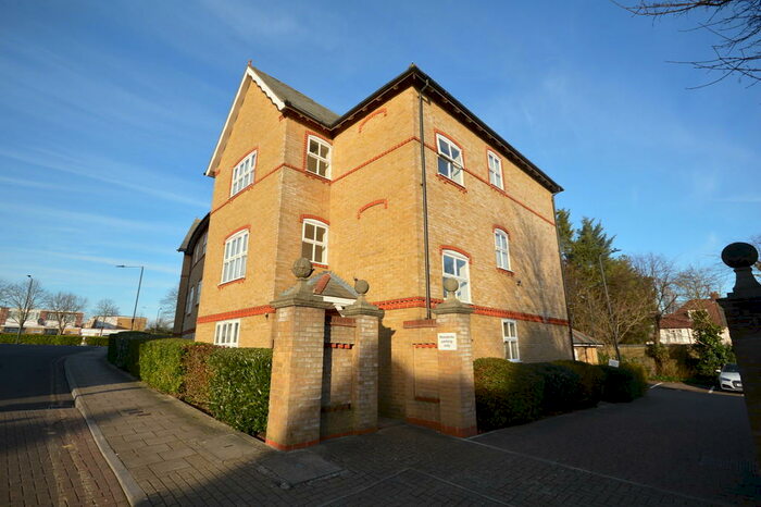 2 Bedroom Ground Flat To Rent In Chamberlayne Avenue, Wembley, HA9