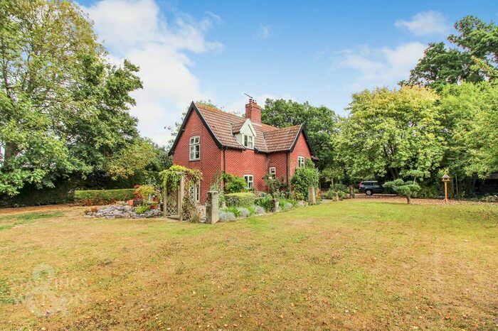 2 Bedroom Detached House For Sale In School Road, Bedingham, Bungay, NR35