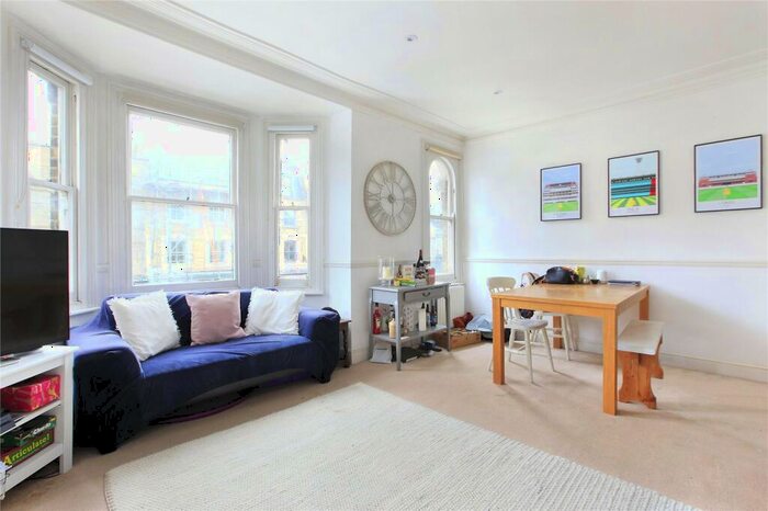 2 Bedroom Flat To Rent In Northcote Road, Battersea, London, SW11