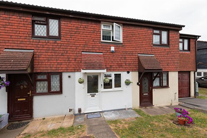 2 Bedroom Terraced House For Sale In Mapleton Road, Chingford, E4