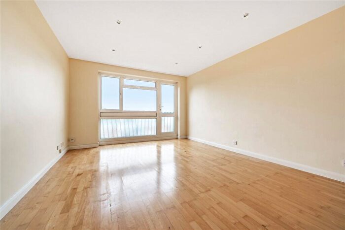 2 Bedroom Apartment To Rent In Somerset Road, New Barnet, Barnet, EN5