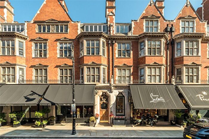 3 Bedroom Flat For Sale In Mount Street, London, W1K