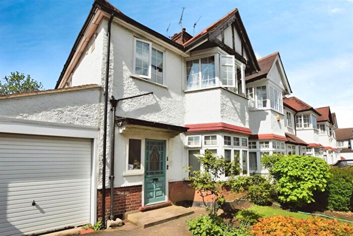 1 Bedroom Flat To Rent In Strathmore Gardens, London, N3