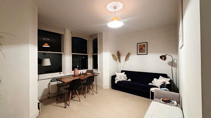 1 Bedroom Flat To Rent In Cumberland Park, W3