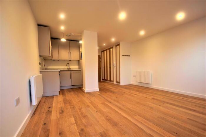 Studio To Rent In Woking, GU21