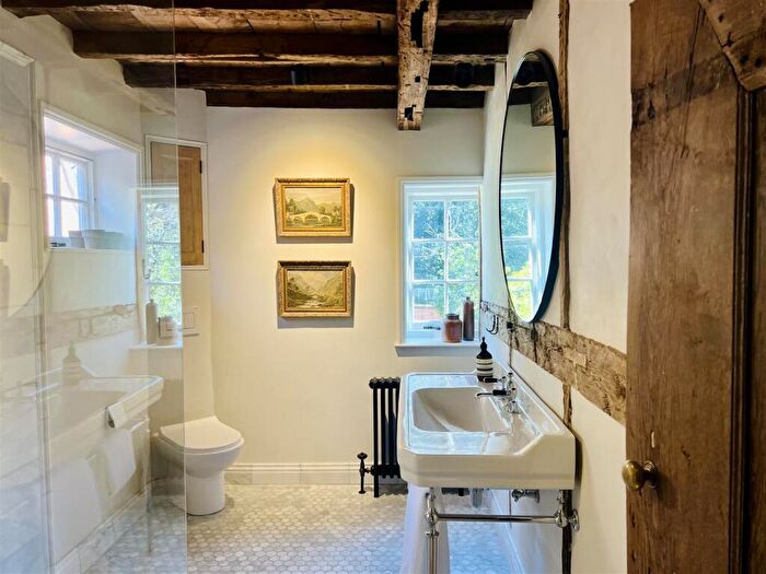 2 Bedroom Apartment For Sale In First Floor Apartment At High Street, Coleshill, Birmingham, B46