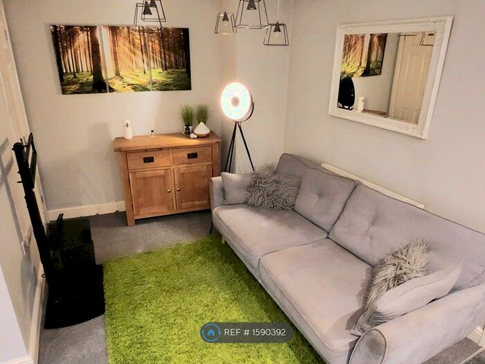 1 Bedroom Flat To Rent In High Street, Bromsgrove, B61